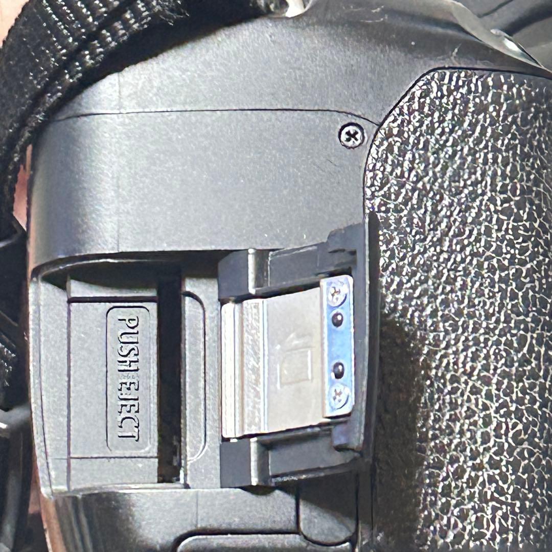 稼働品　Canon EOS Kiss X3 レンズキット SDカード付属