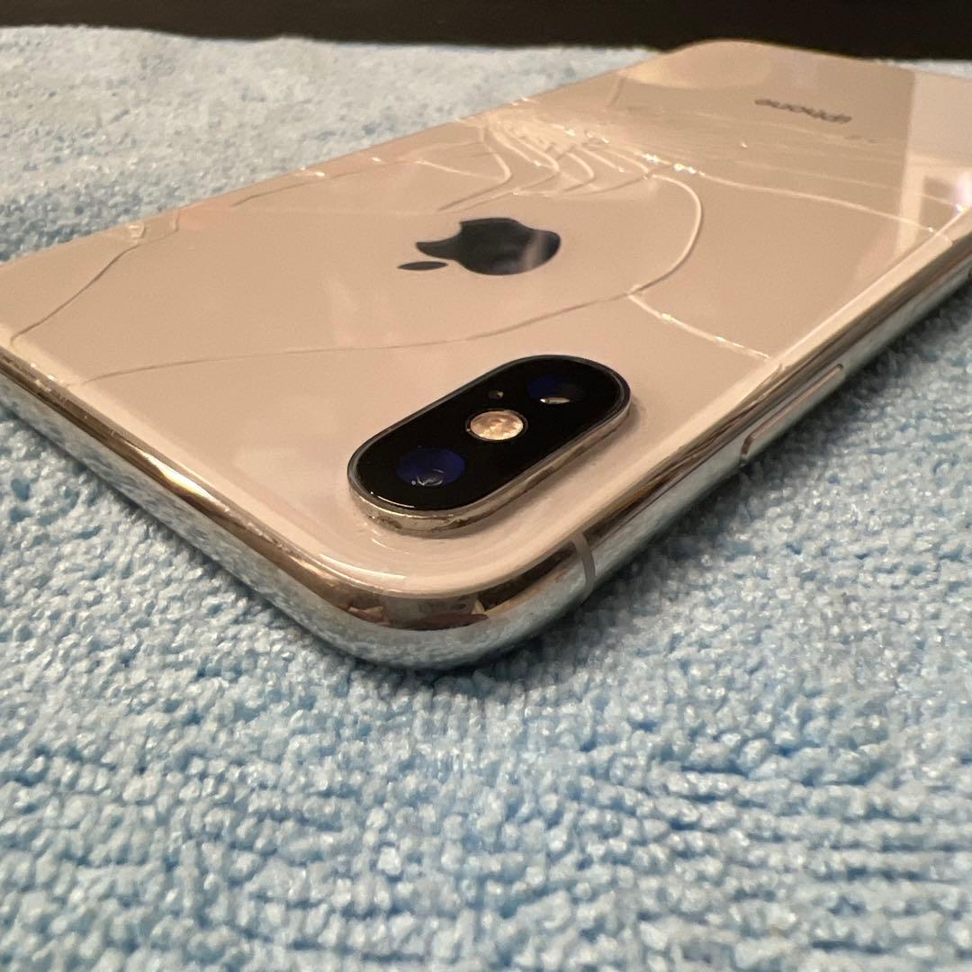 Apple iPhone X 64GB 背面ひび割れ