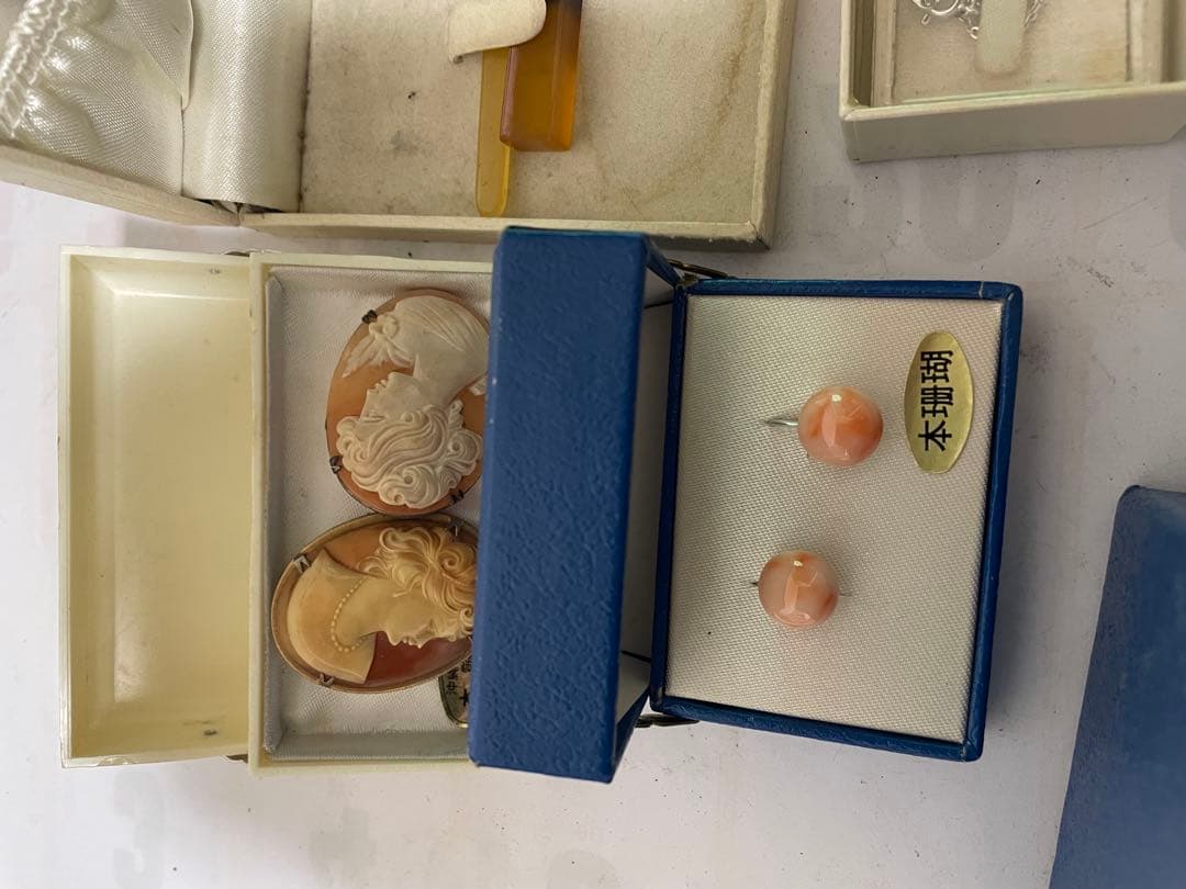 本鼈甲　珊瑚　べっ甲 アクセサリー　ブローチ　まとめ売リ