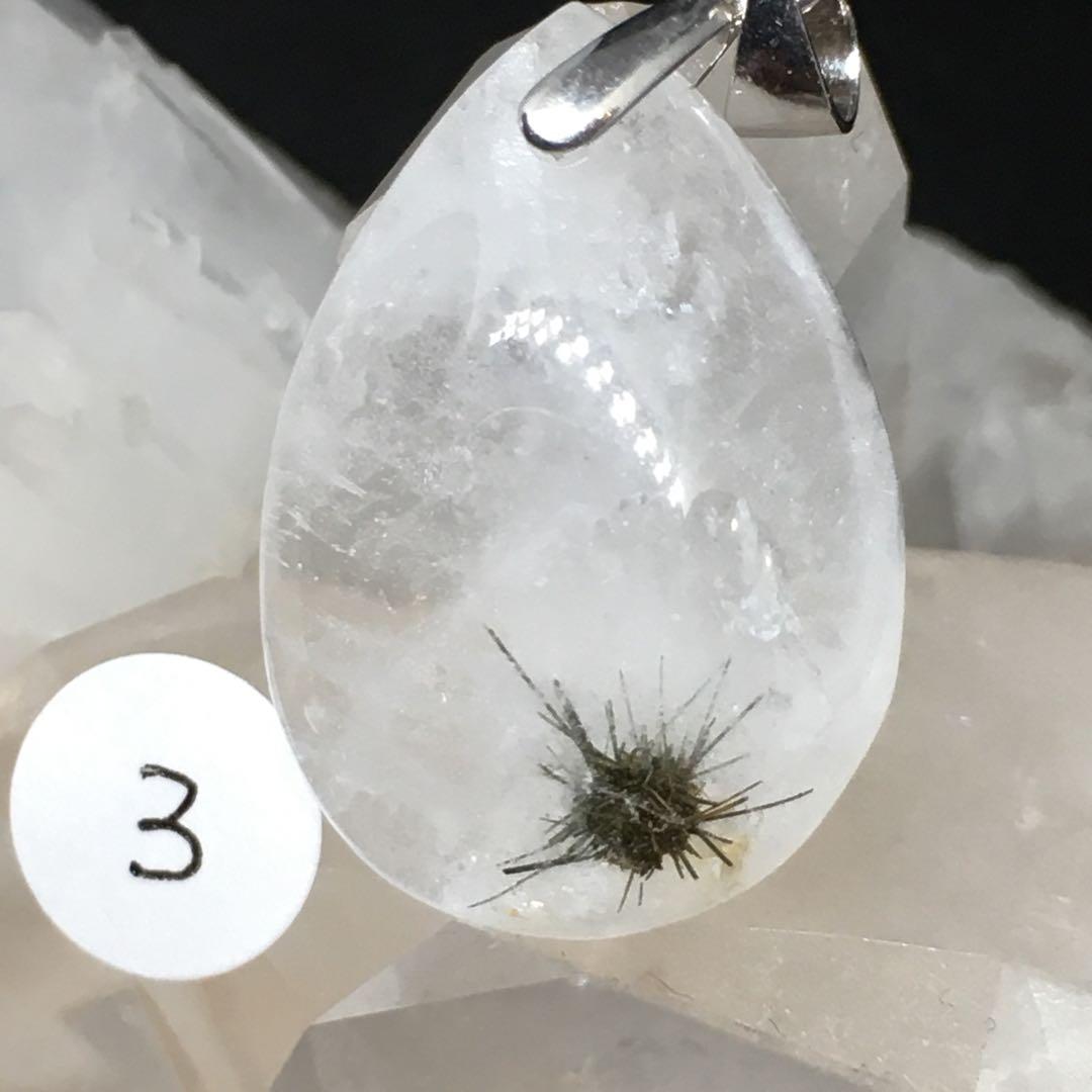 ホーランダイトインクォーツ(ウニ水晶)✨虹入り✨ペンダントトップ✨