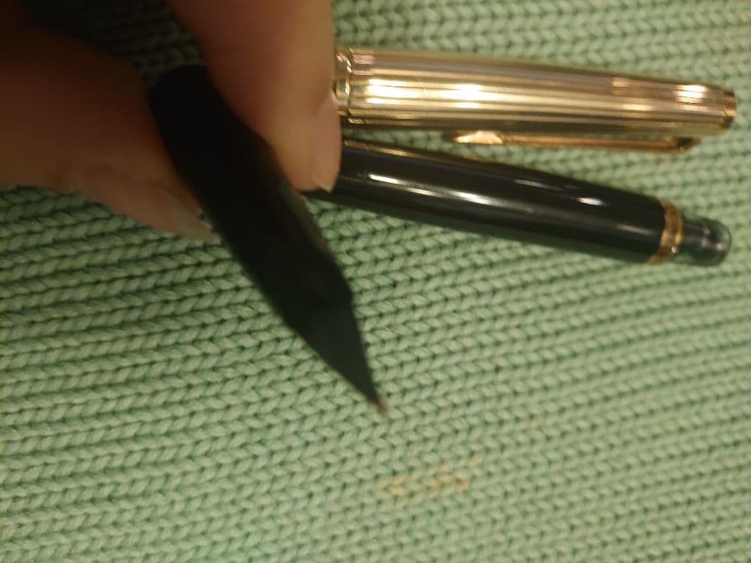 Montblanc 万年筆 黒 ゴールド装飾 モンブラン ロゴ