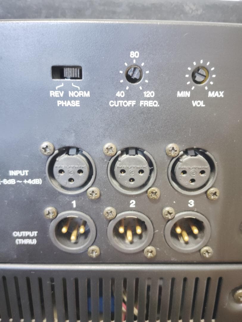 スピーカー・ウーファー YAMAHA SW10 STUDIO