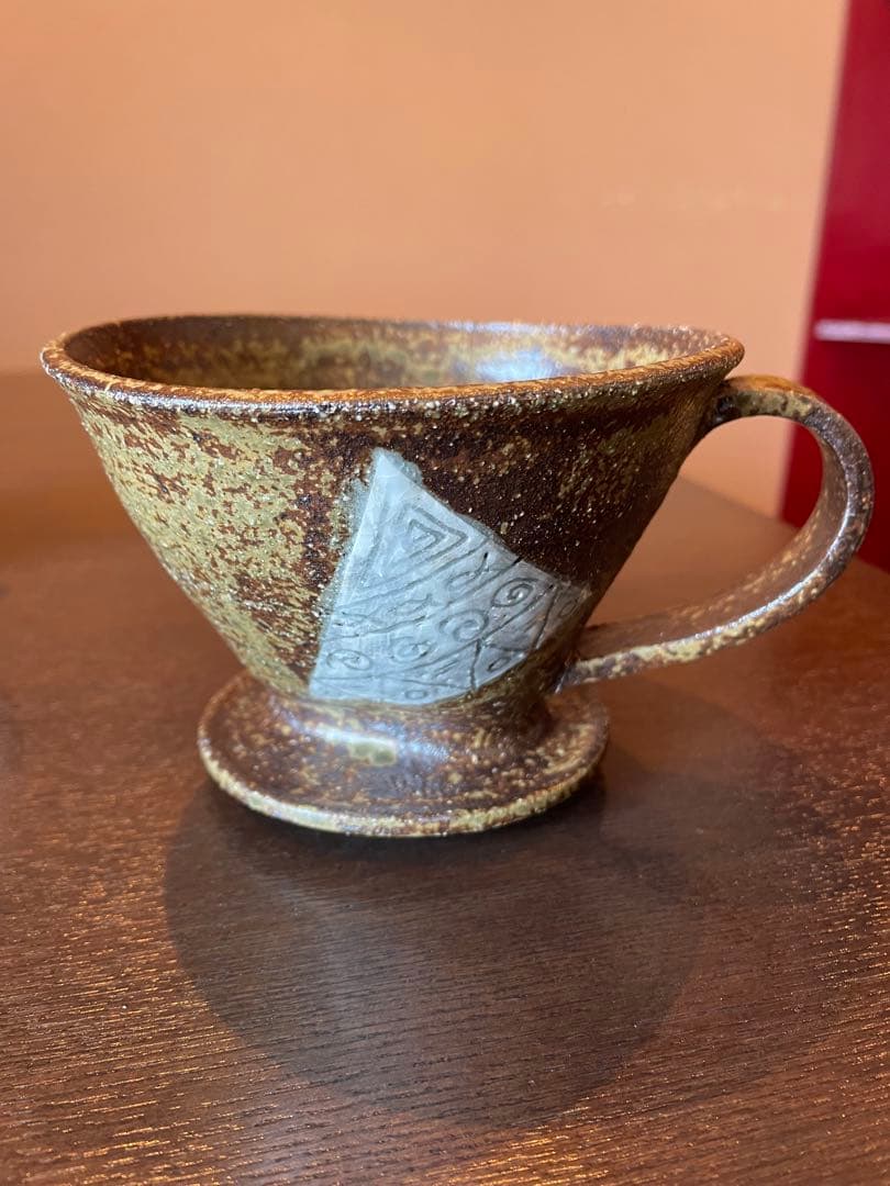 陶器のコーヒーポットとドリッパーセット