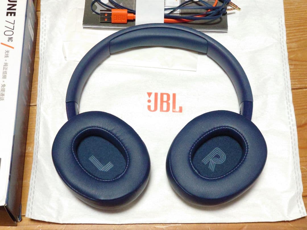 ほぼ新品/交換用パッド付き TUNE 770 NC JBL ヘッドホン