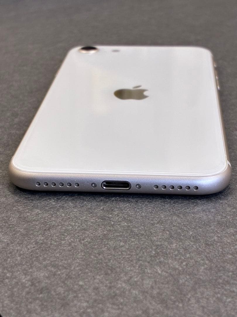 美品 iPhone SE3ホワイト本体＋箱
