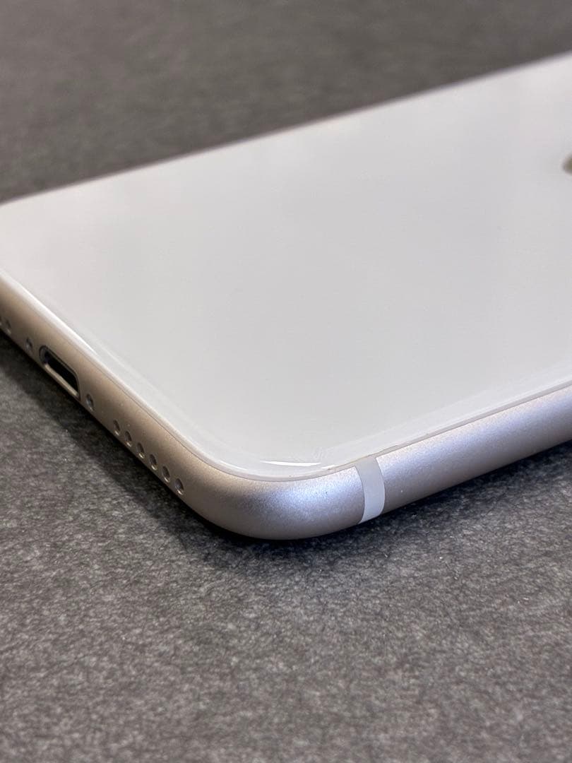 美品 iPhone SE3ホワイト本体＋箱