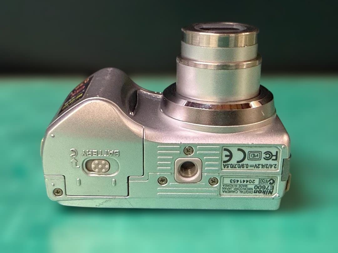 NIKON COOLPIX 7600 オールドコンデジ 単三電池動作