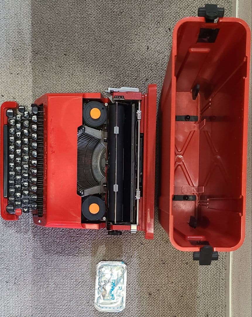 タイプライター、Olivetti Valentine