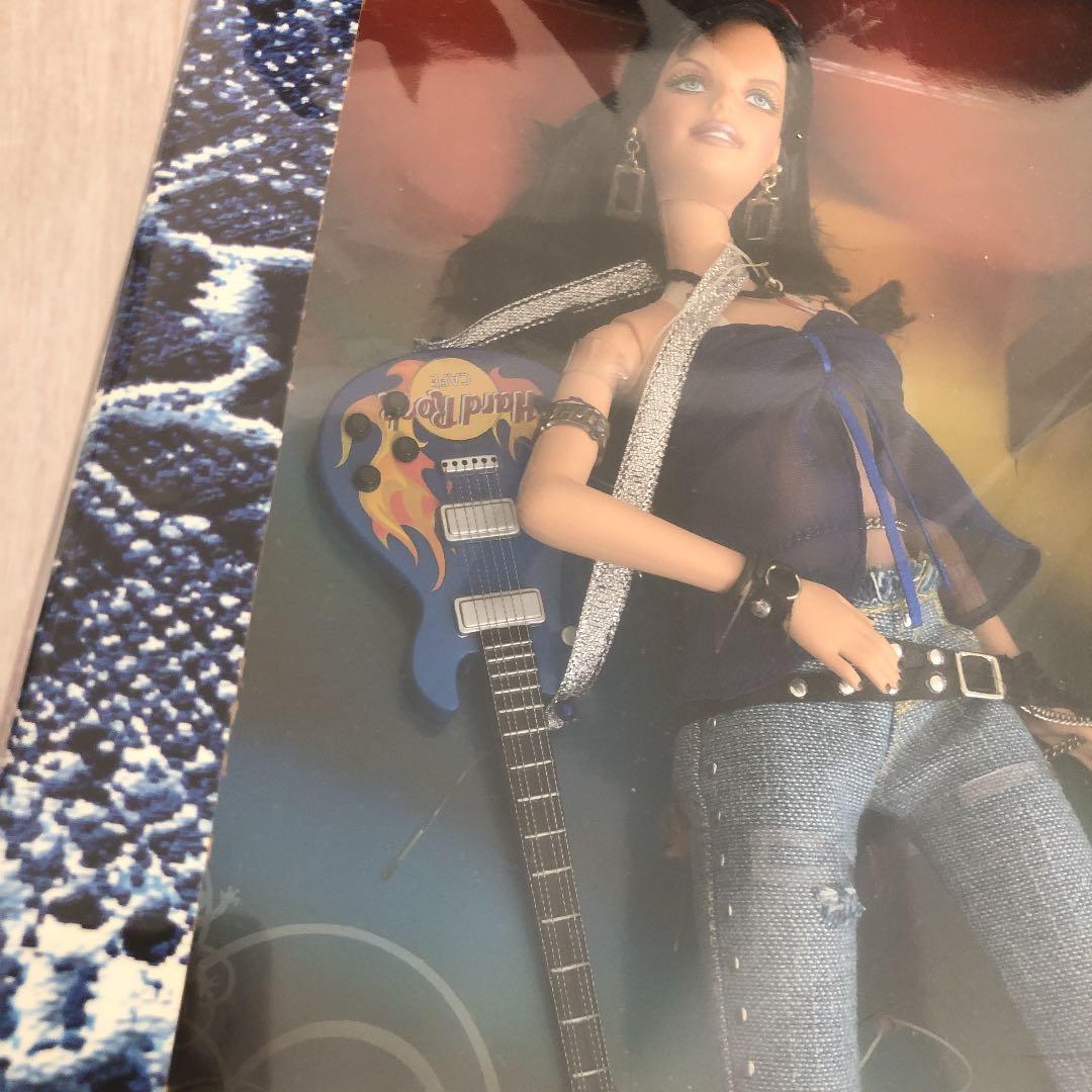 2005年ハードロックカフェのバービー　タトゥー限定ピンバッチ付きRockコラボ
