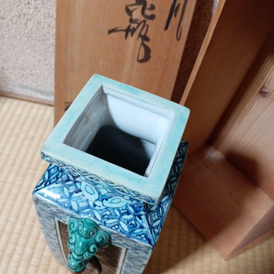 九谷焼　糠川清章　古九谷風　色絵七宝地紋唐人山水図双耳遊環四方瓶　木箱