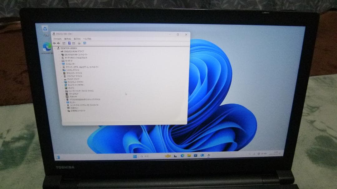 東芝 B65/H CPUi3 新品SSD256GB フルHD 第７世代動作中古品