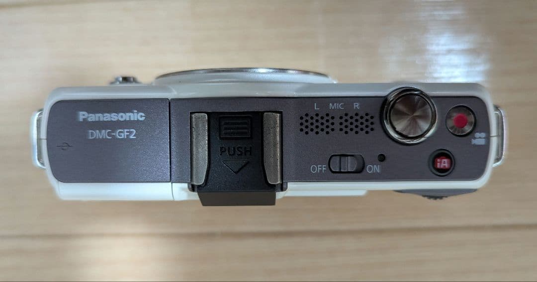 Panasonic LUMIX GF2 ホワイト　ダブルレンズ付き