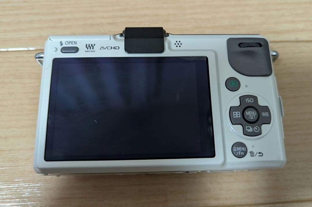 Panasonic LUMIX GF2 ホワイト　ダブルレンズ付き