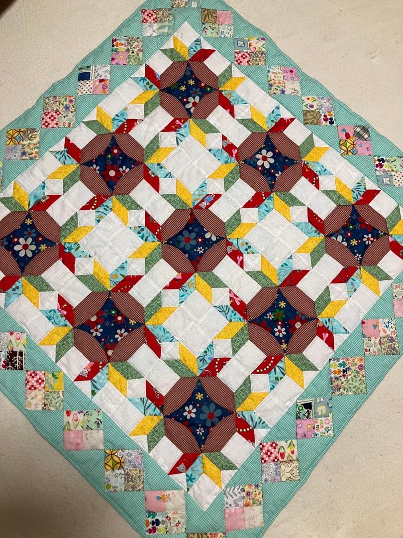 ハンドメイド　パッチワークキルト　タペストリー