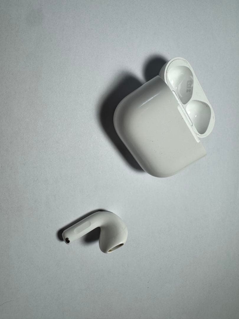 AirPods 4 本体 ケース付き（右耳のみ）
