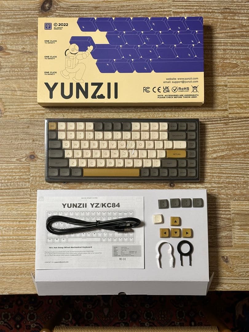 【極美品】 YUNZII YZ KC 84 メカニカルキーボード おまけ付き