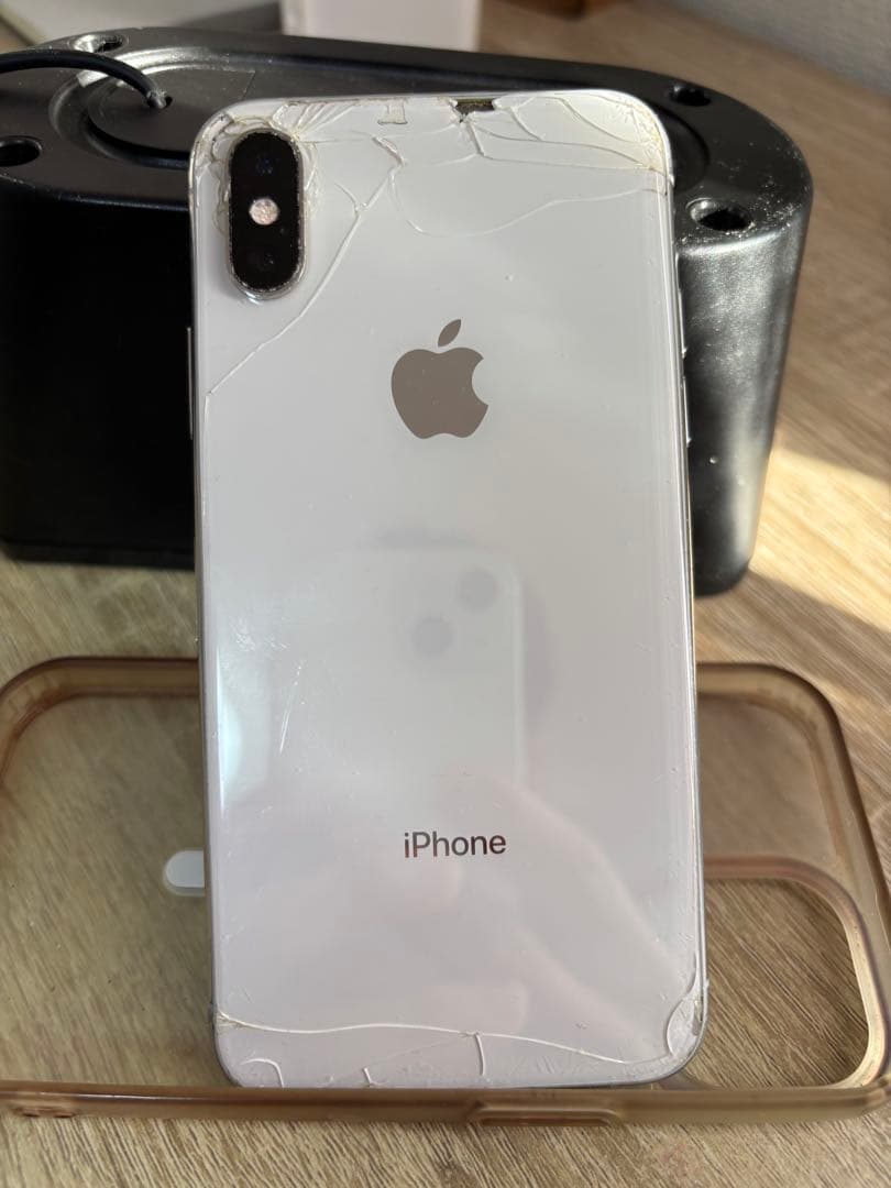 iPhone Xsシルバー 本体 前面傷・背面ひびあり