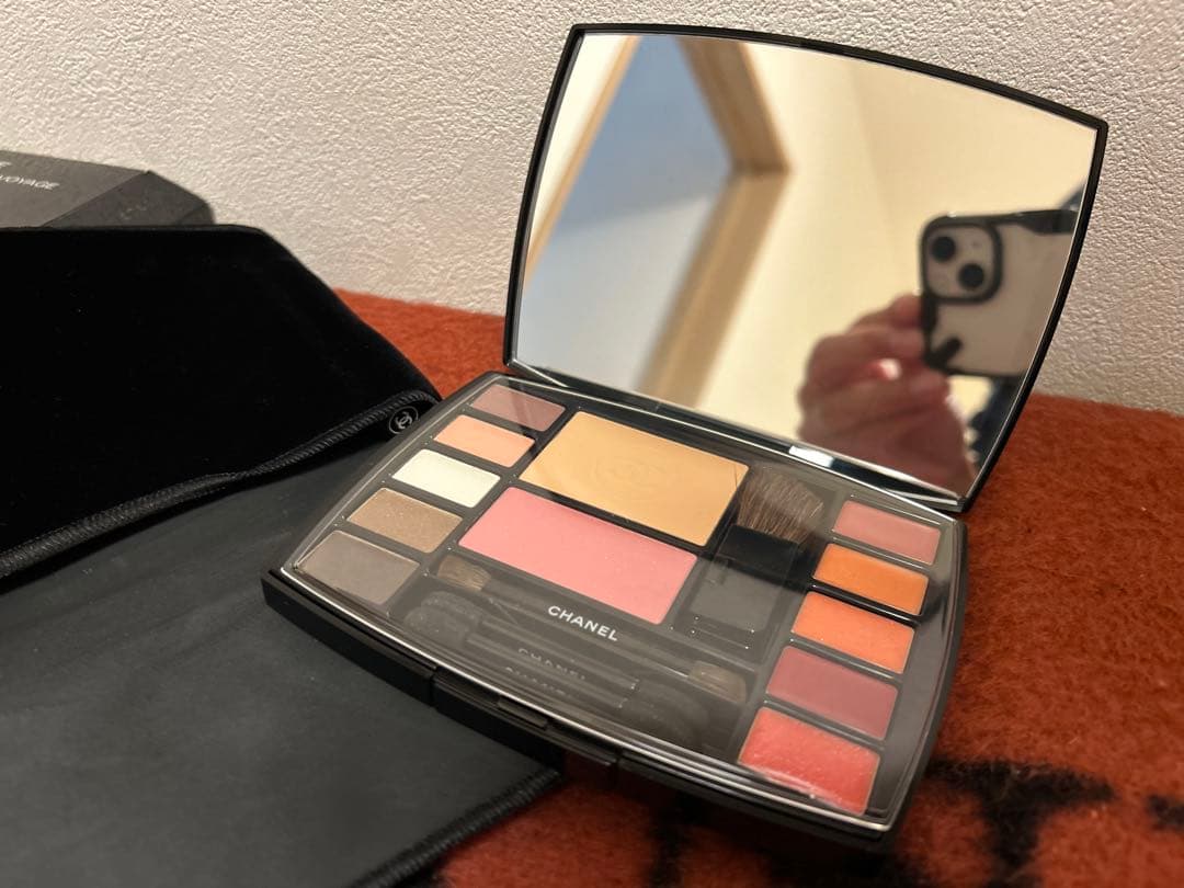 CHANEL シャネル　アイシャドウパレット　化粧品　新品、未使用品　送料込み