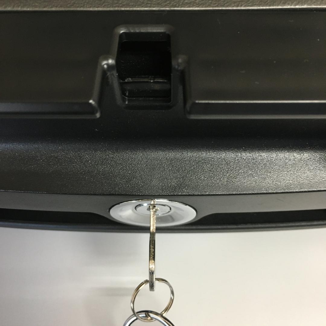 Y 保管品 セントリー CW2 ポータブル 金庫 防火 防水 保管庫 手さげ