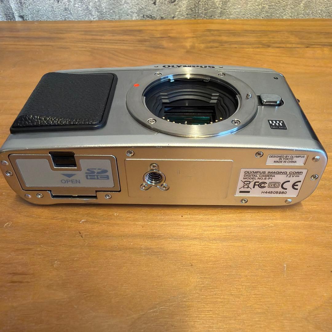 【元箱付OLYMPUS PEN E-P1 ツインレンズキット シルバーフルセット