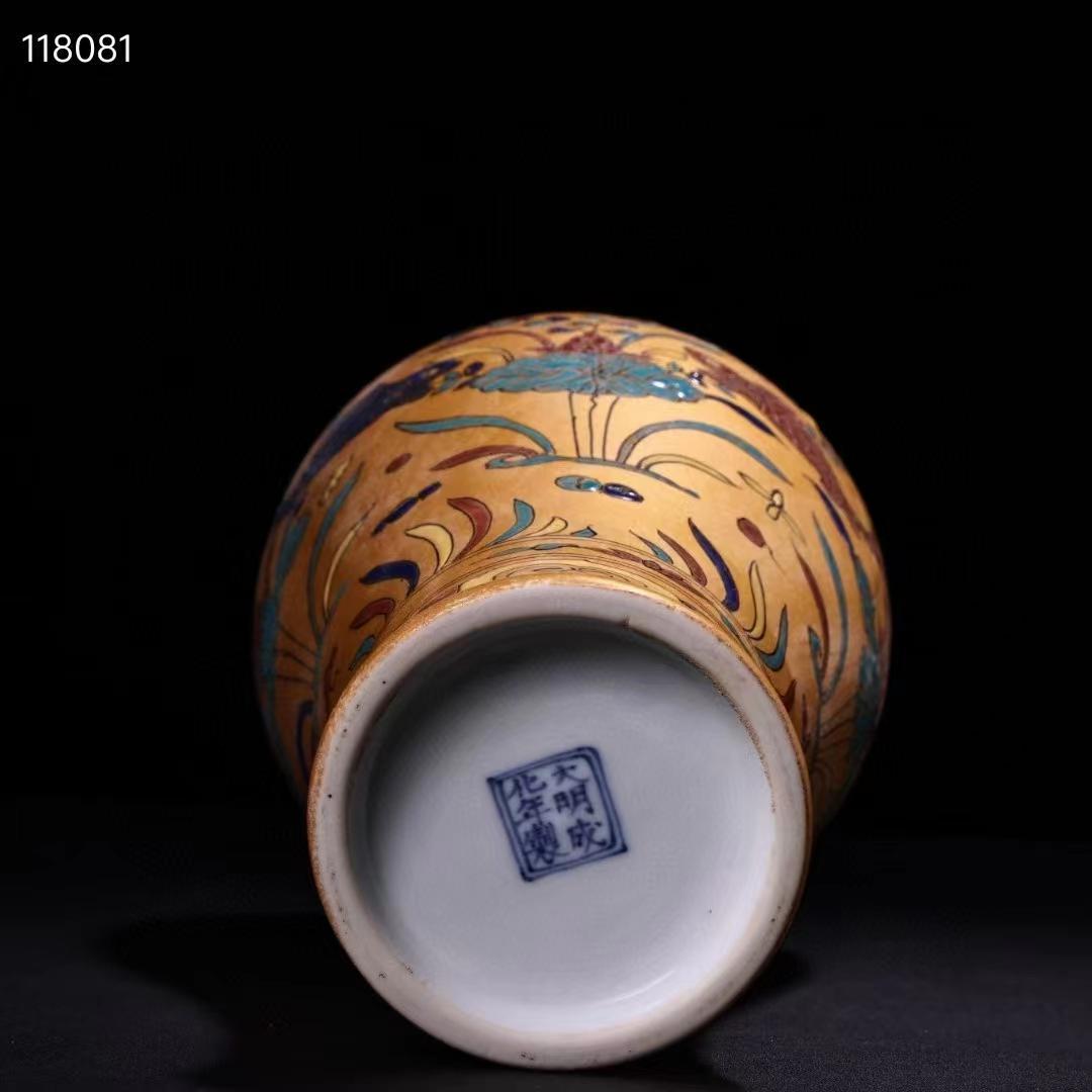 中国古美術・稀有品・純手描き金粉彩陶瓷花瓶・黑檀木箱付き・観賞瓶・文房具・時代物
