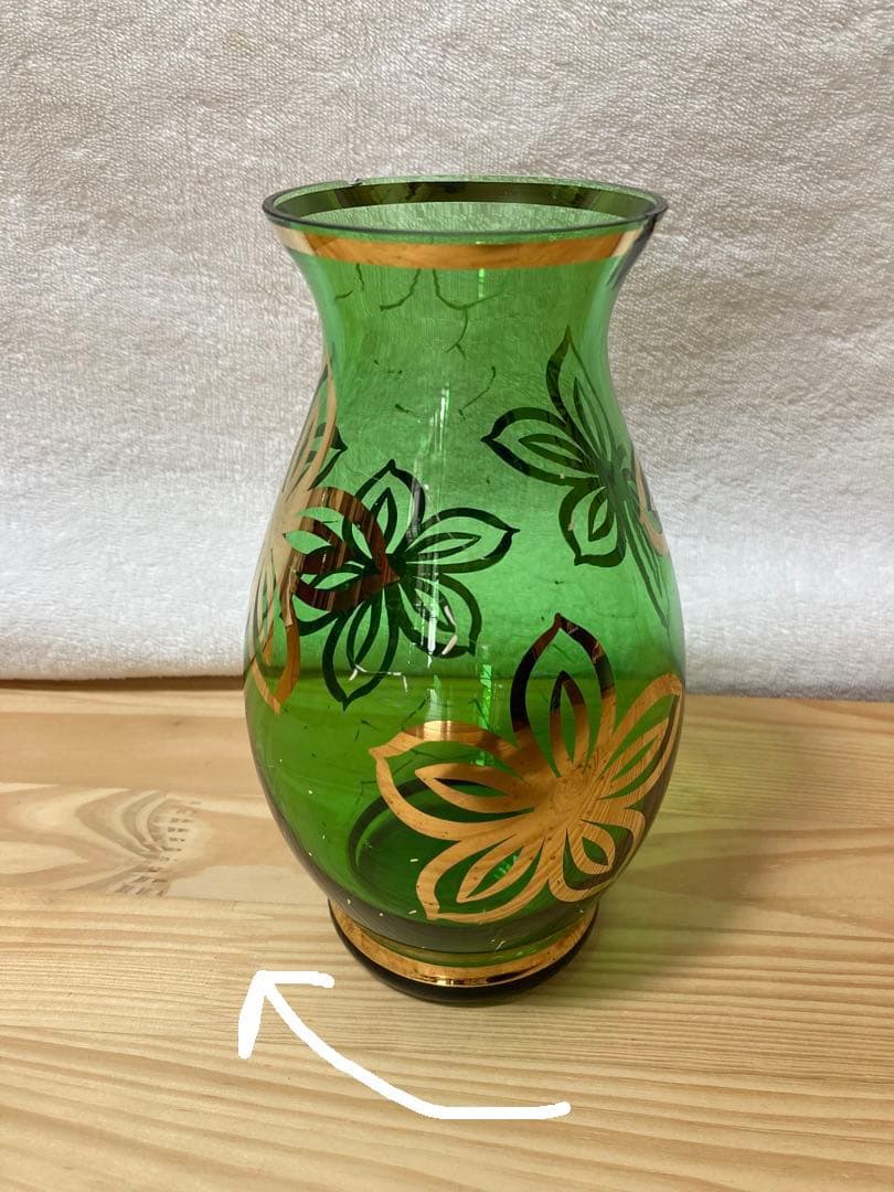ボヘミアンガラス　金彩花柄エメラルドグリーン 工芸品19㎝　花瓶　水入れキッチン