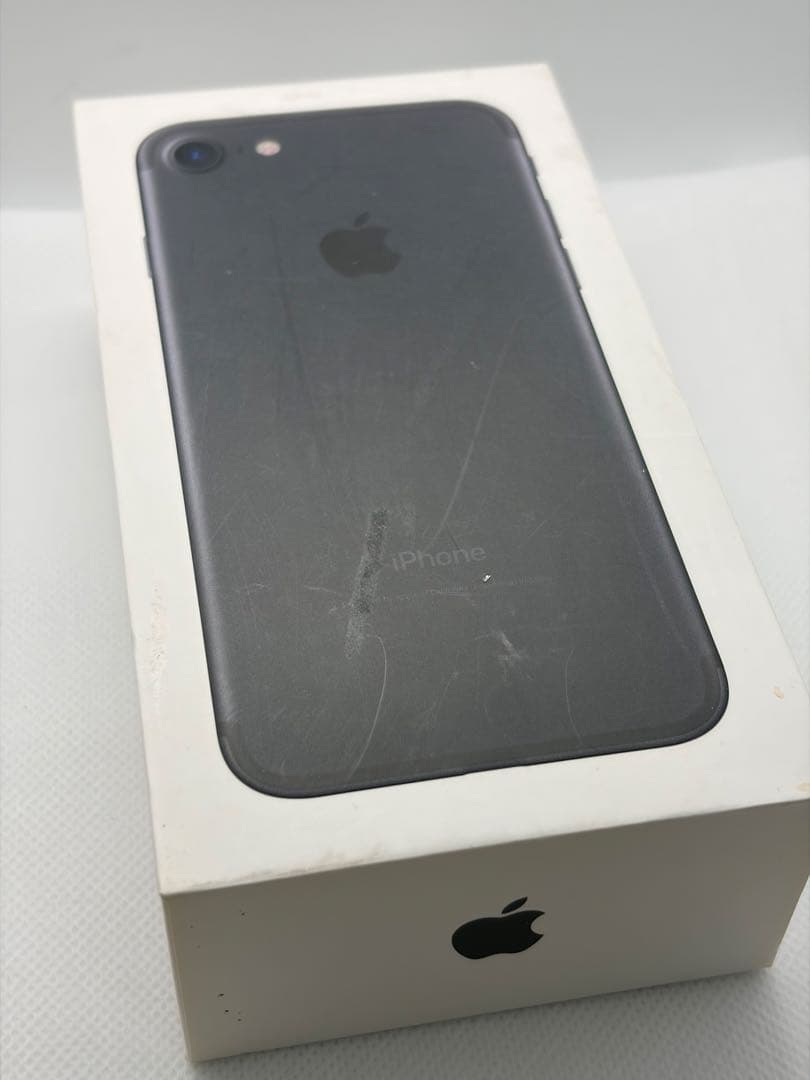 美品 Apple iPhone 7 32GB ジェットブラック A1779