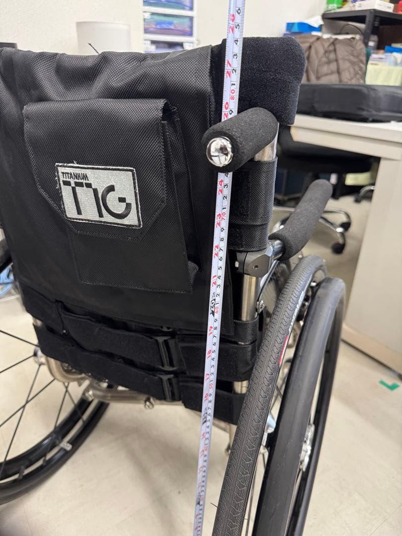 美品　TIG（ティグ）社製 Cloight（クライト）自走式車椅子　チタン8kg