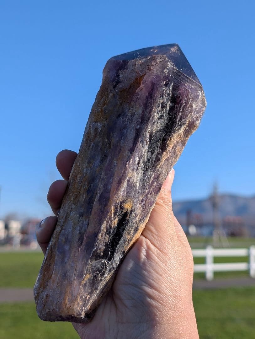 850g アメジスト【邪気払い神器】アテナ紫骨　骨幹水晶　原石MR12
