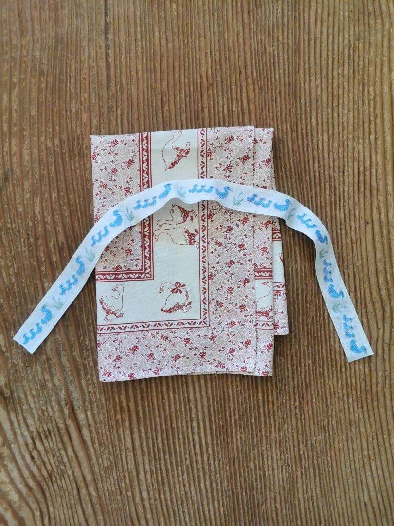 ヴィンテージフランス アルザス地方 ガチョウと小花のクロス＆家鴨の親子刺繍リボン
