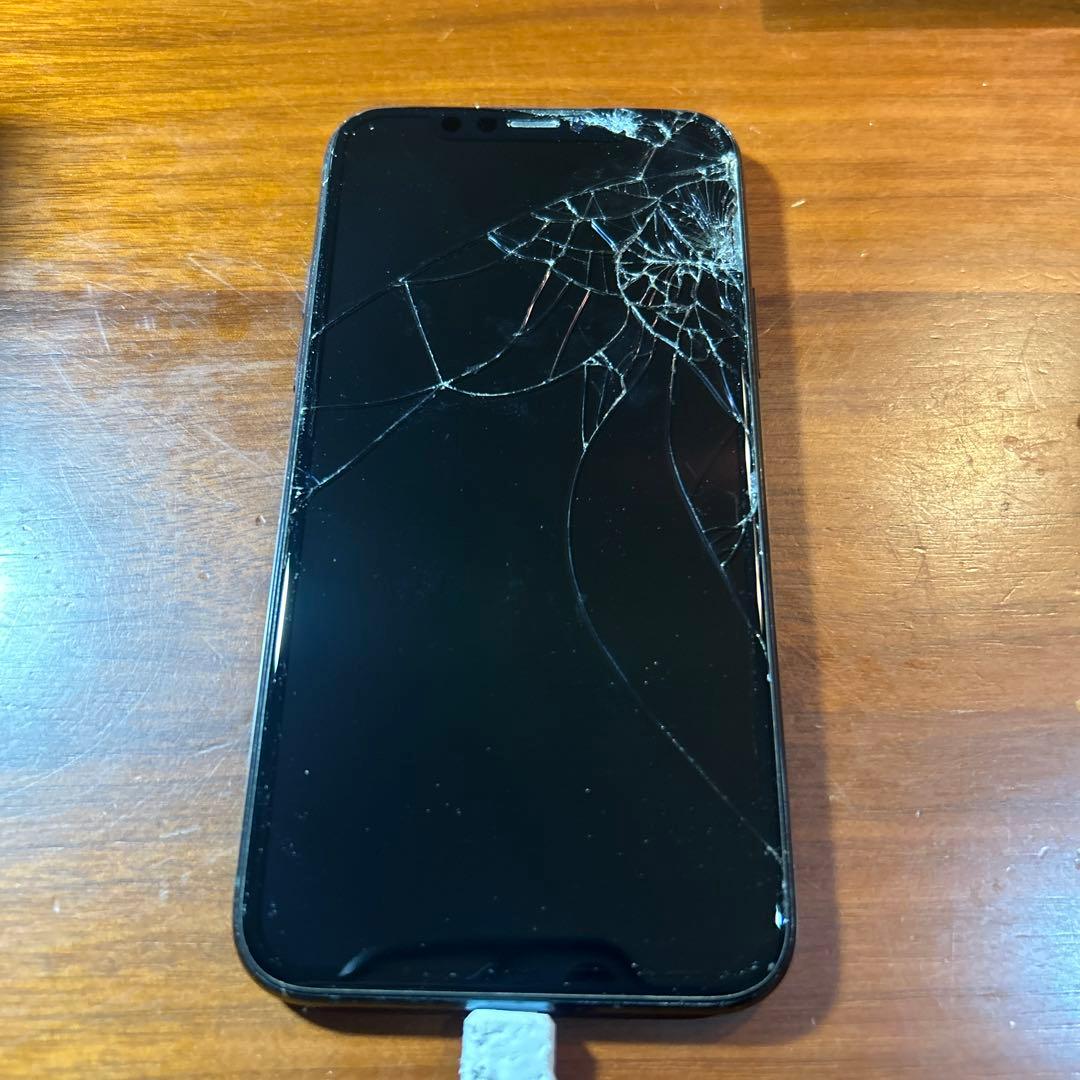 iPhone 11 Pro midnightgreen 画面ひび割れ