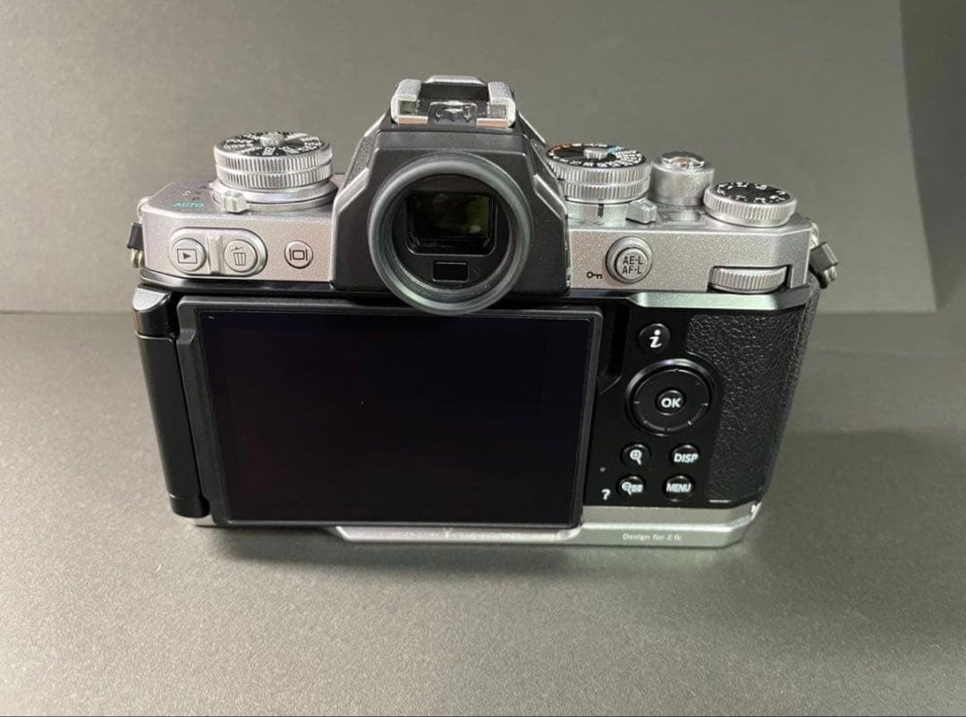 ま*ん様 値下げ中　Nikon Z fc ミラーレス一眼カメラ