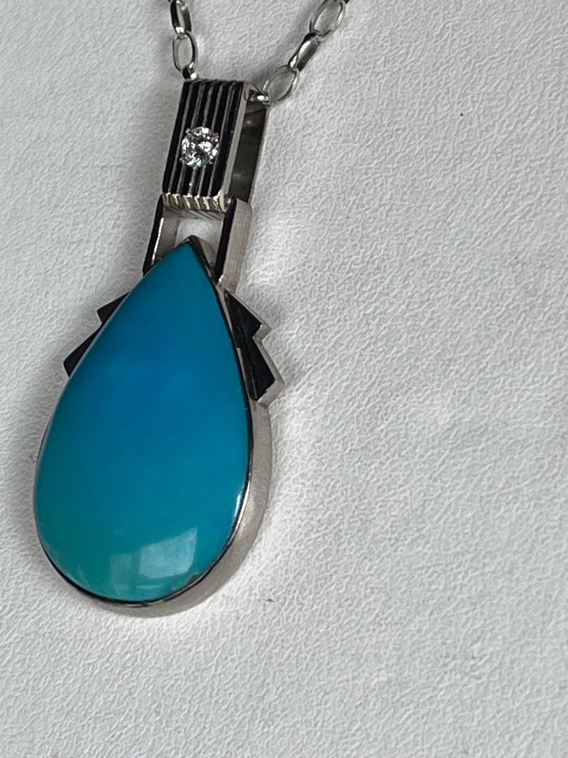 Ｋ１８ＷＧ天然石大大粒ターコイズ・天然石ダイヤ（0.4ct）ペンダントトップ