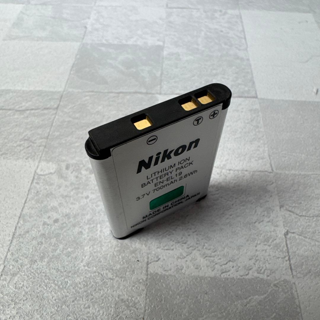 B110 Nikon COOLPIX S3500 ニコン クールピクス デジカメ