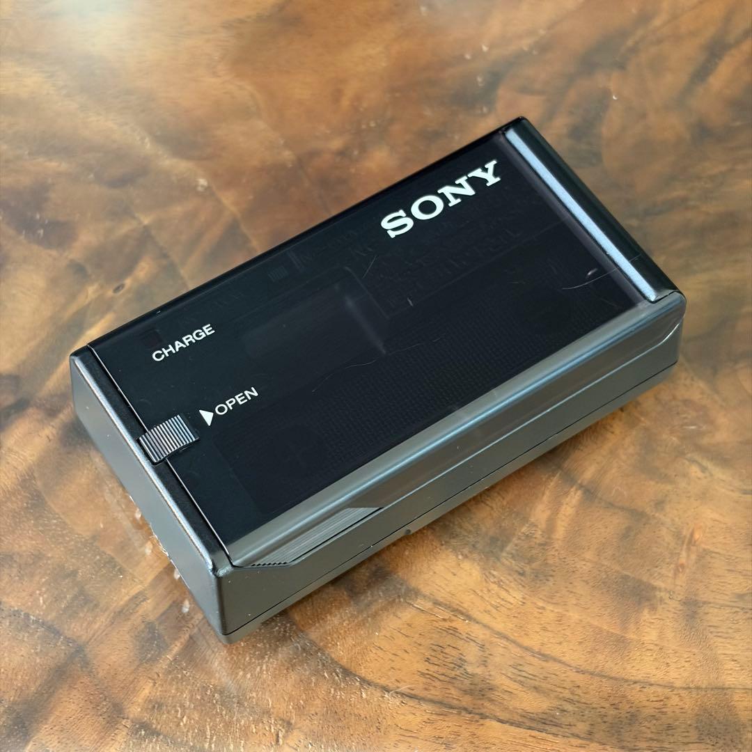 SONY ソニー カセットウォークマン WM-F707 & 充電器　ジャンク扱い