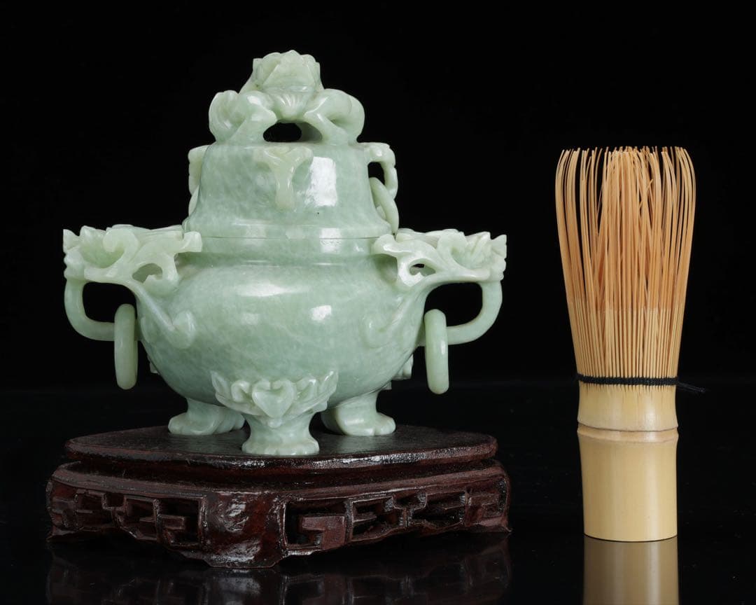 中国美術 翡翠 玉石獅子摘遊環耳付三足香炉 唐木台 細密彫刻 唐物 古美術 骨董