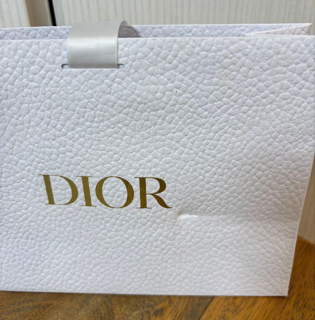 【新品】DIOR スキンフォーエヴァーヌード マット フィルター01 香水付き