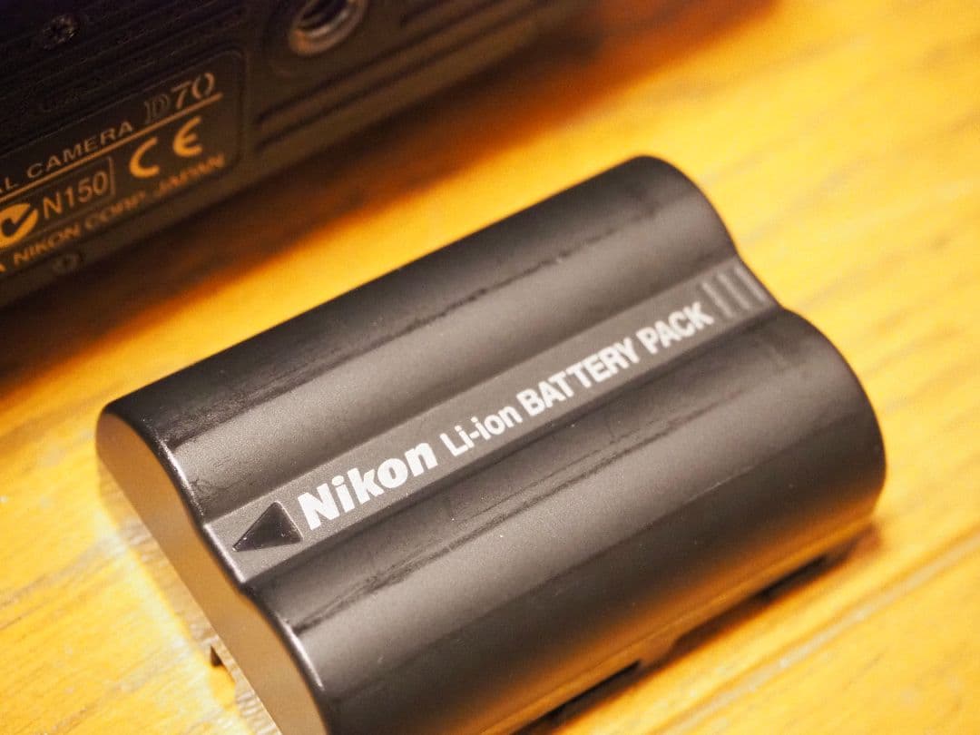 Nikon D70 デジタル一眼レフカメラ ズームレンズ 充電器 メモリーカード