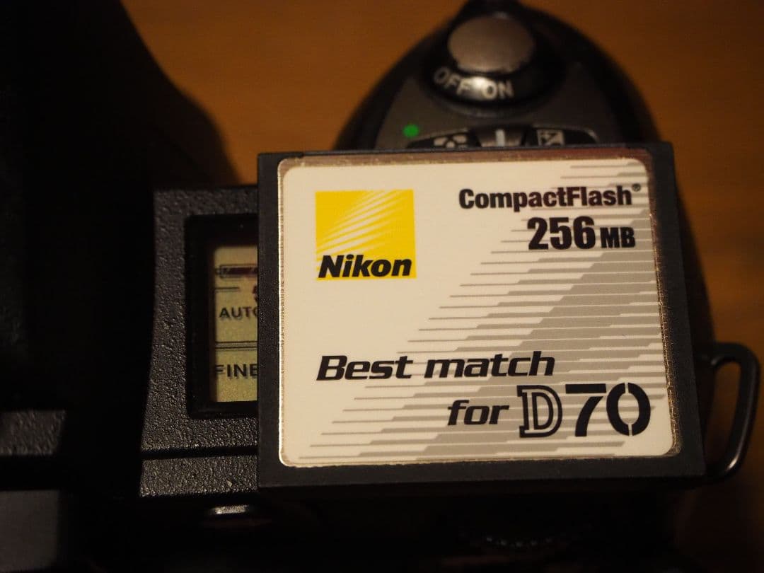 Nikon D70 デジタル一眼レフカメラ ズームレンズ 充電器 メモリーカード