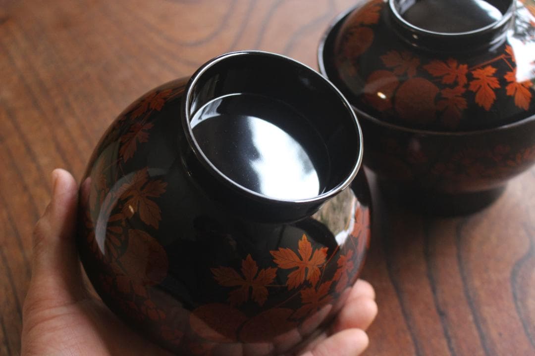 デッドストック！上質黒漆に極上白檀菊蒔絵の映える大椀2点（検山中塗白檀塗煮物椀