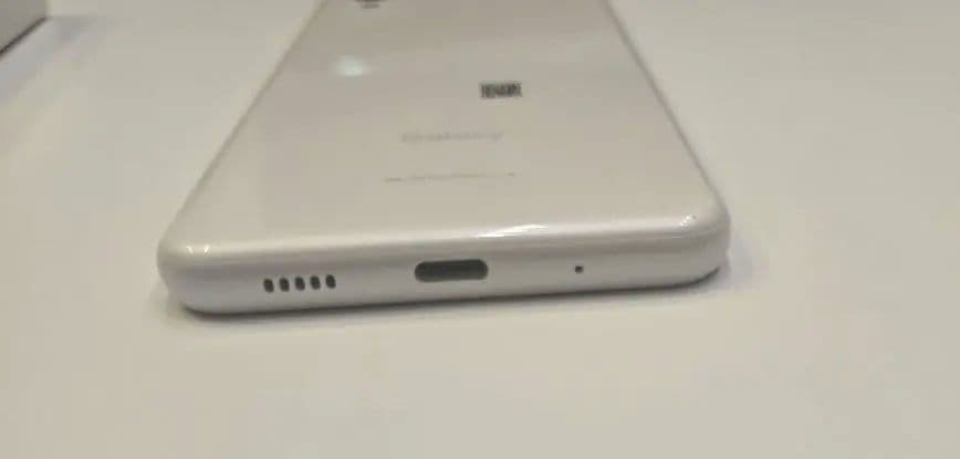 Galaxy A23 5G ホワイト