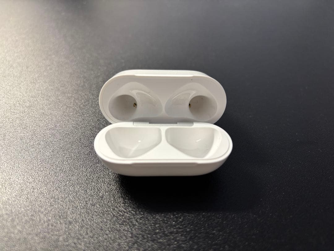 Apple Airpods 4 アクティブノイズキャンセリング機能搭載モデル