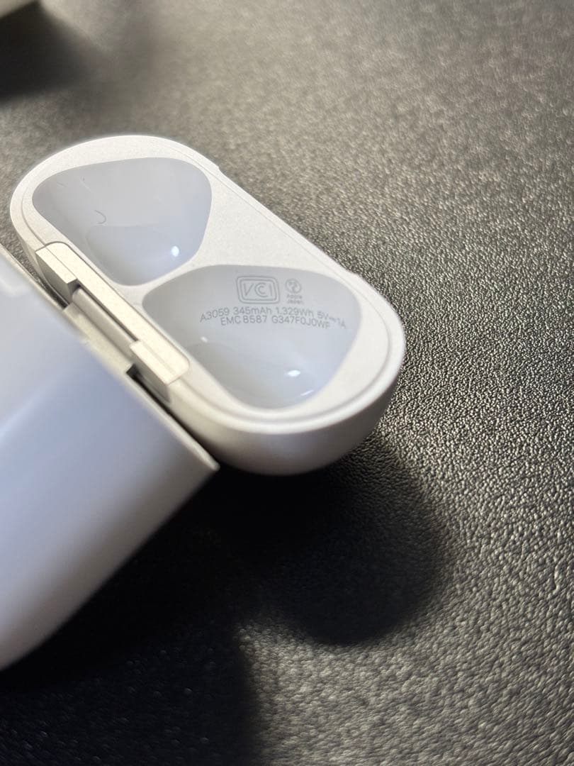 Apple Airpods 4 アクティブノイズキャンセリング機能搭載モデル