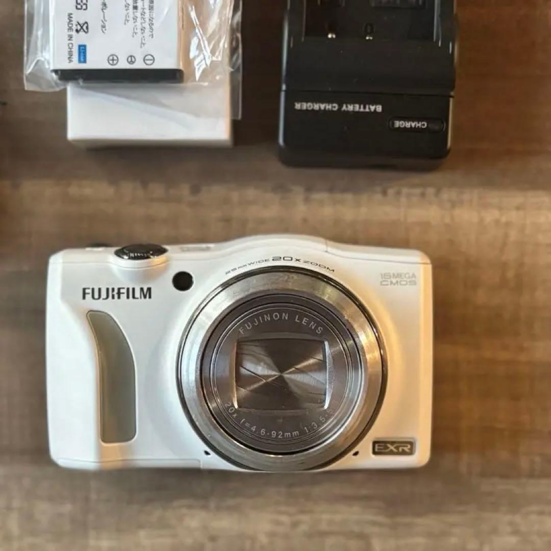FUJIFILM デジタルカメラ　FINEPIX F770EXR ホワイト