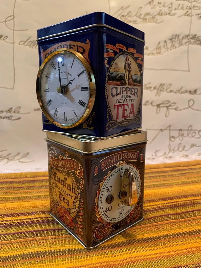 イギリス製　アンティーク雑貨　素敵な缶の時計とタイマーの2点セット新品未使用品！