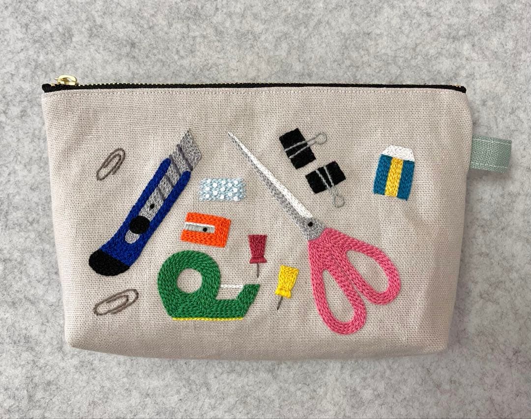 ハンドメイド　手刺繍　がま口ポーチ☆いいみさんです
