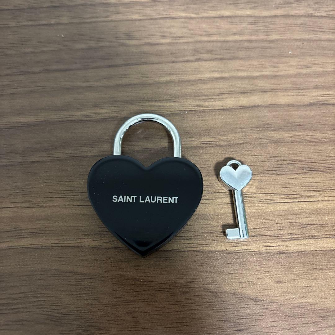 SAINT LAURENT ハート型南京錠