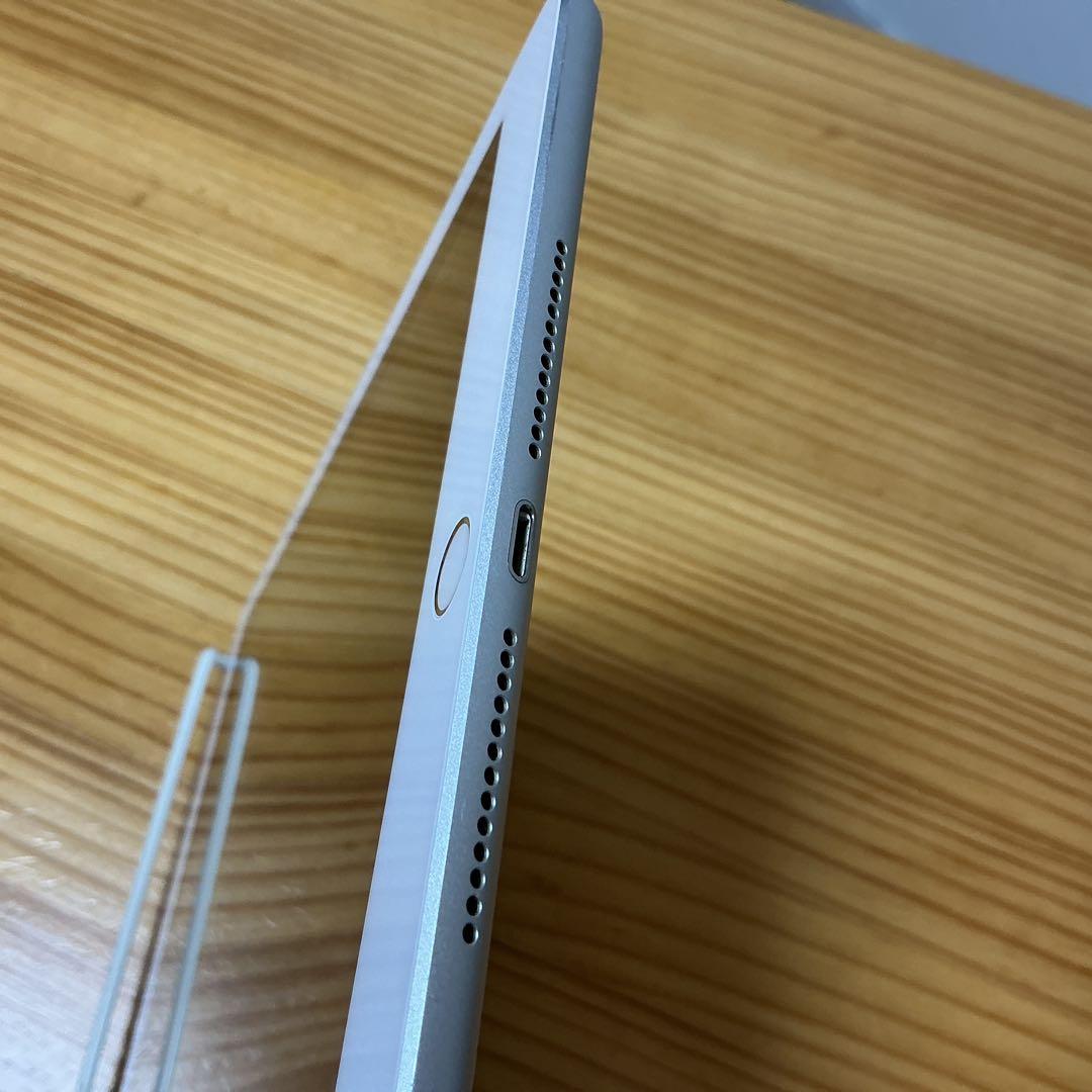 d*a様 Apple iPad 第五世代　Model A1822 Wi-Fi シ