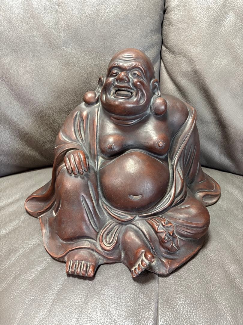 七福神の一人である「布袋様（ほていさま）」の置物