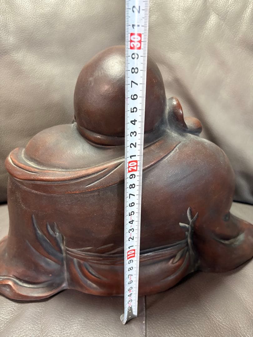 七福神の一人である「布袋様（ほていさま）」の置物